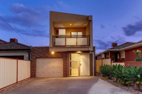 Stunning 4 bedroom home 10 minutes drive from Melbourne airport